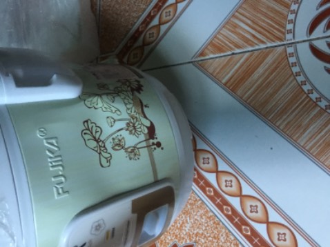 Hàng bị móp méo, mình vừa khui ra bị móp như thế này đây, nhưng không biết làm sao liên hệ để đổi lại hàng