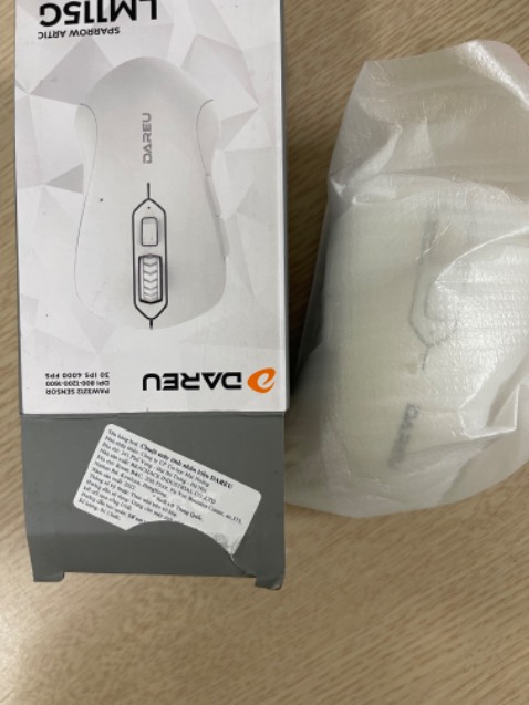 Chuột đẹp, êm, cảm giác cầm cũng chắc chắn