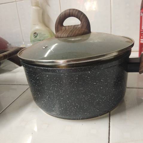 Rất tệ, bình thường mình mua rồi nghĩ là tốt cho nên không kiểm tra, mình rửa sạch và nấu ăn. Ai dè tới khi đậy nắp thì nắp không vừa, kênh hở rất là bực mình . mà cả 2 cái nồi như vậy luôn