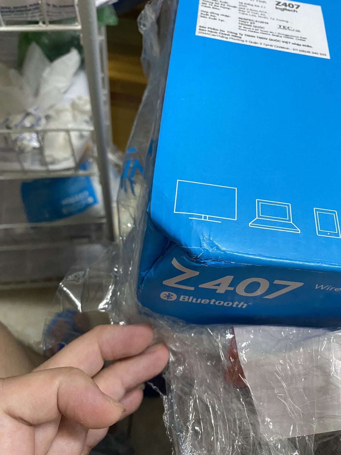 Sản phẩm nghe rất tốt. Tuy nhiên trong qus trình vận chuyển hộp hơi bị cấn. Có đụng 1 chút vào loa trầm. Hy vọng sử dụng ổn trong thời gian dài