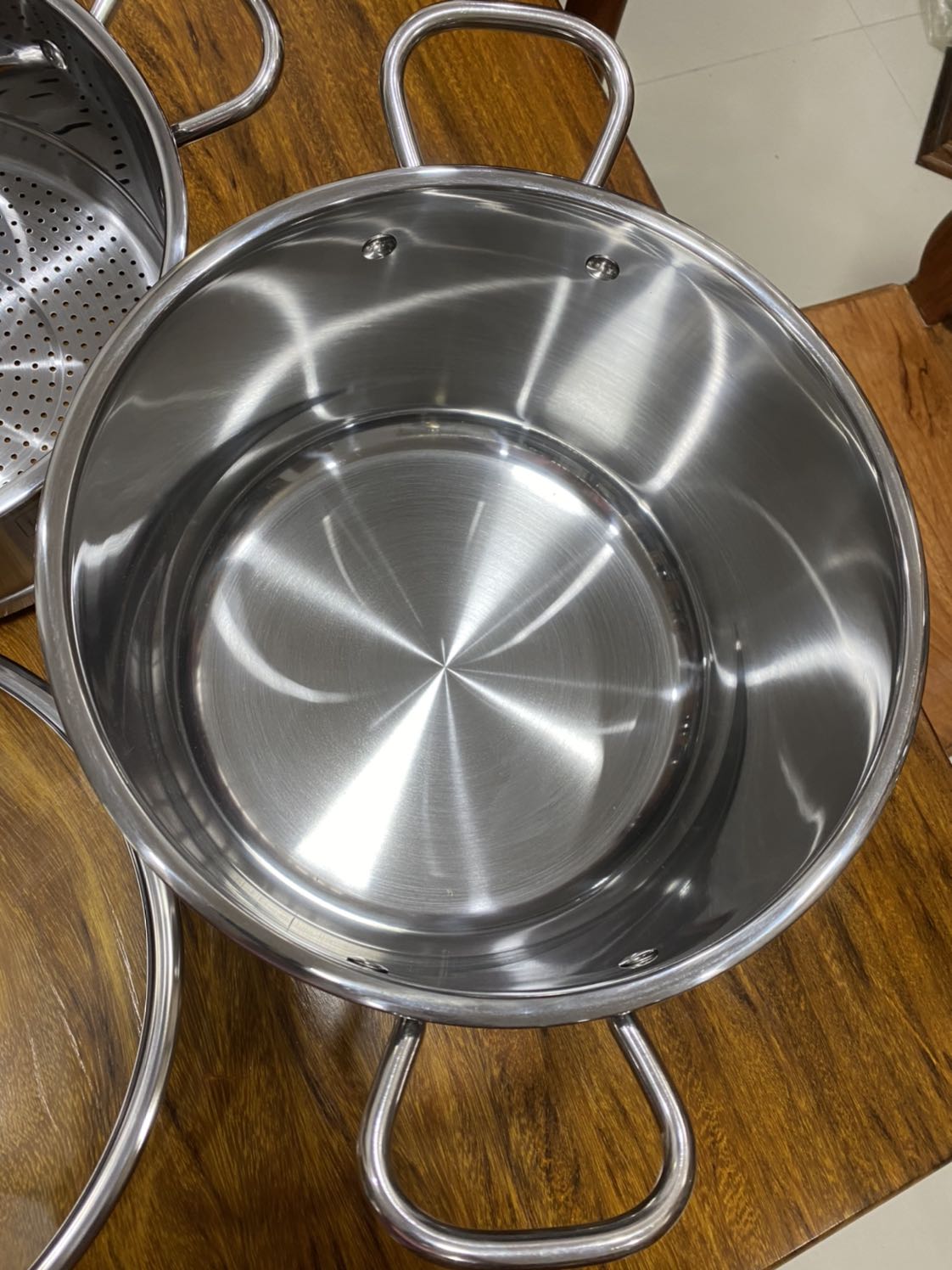 Bộ nồi Xửng hấp rất đẹp, chắc chắn. Giá cả hợp lý. Đóng gói kỹ. Rất ưng ý.