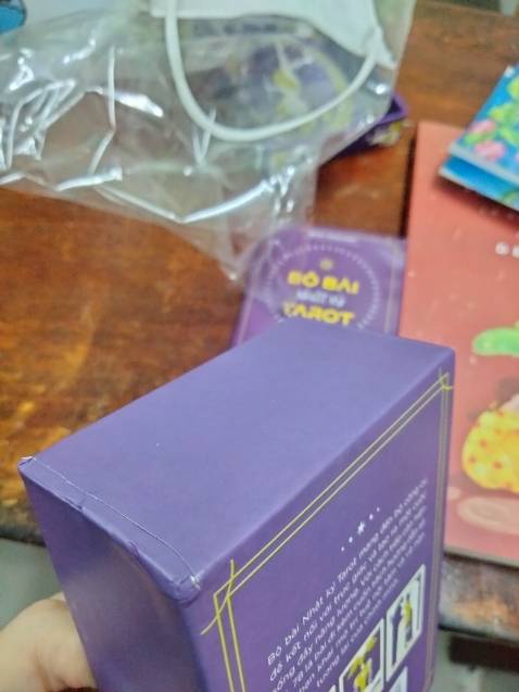 Quyển sách thì rất ổn mình không cod gì để chê nhưng bộ bài và cuốn sách rất tệ mình không ưng ý lắm nó không như mình mong đợi vì có cuốn sách ỗn nên mìn đánh giá 3 sao