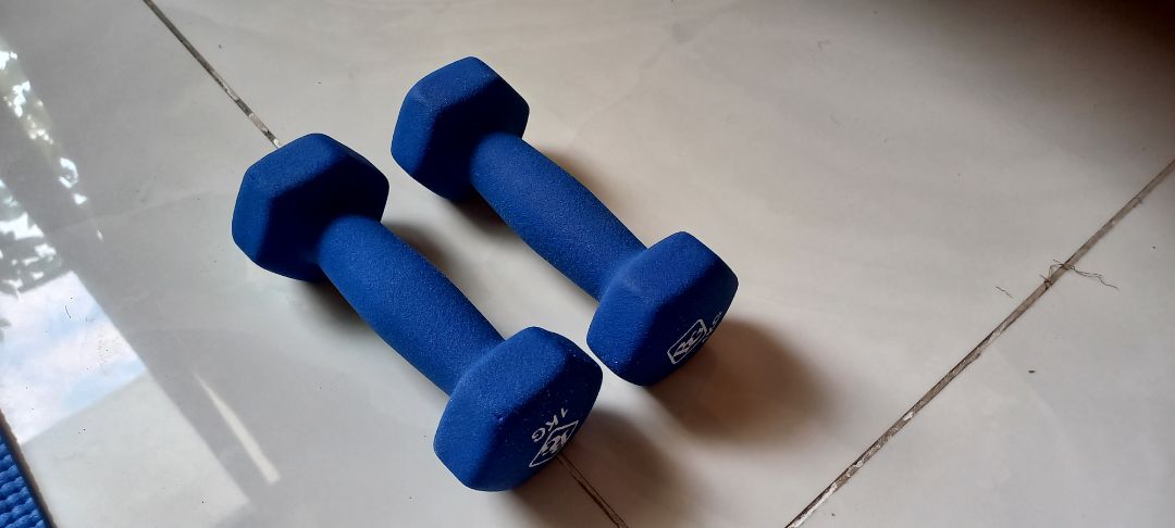 Có chỗ bị xước nhưng nhìn chung tạ siêu xinh và chắc chắn, giao hàng cũng nhanh. Hài lòng về sản phẩm.