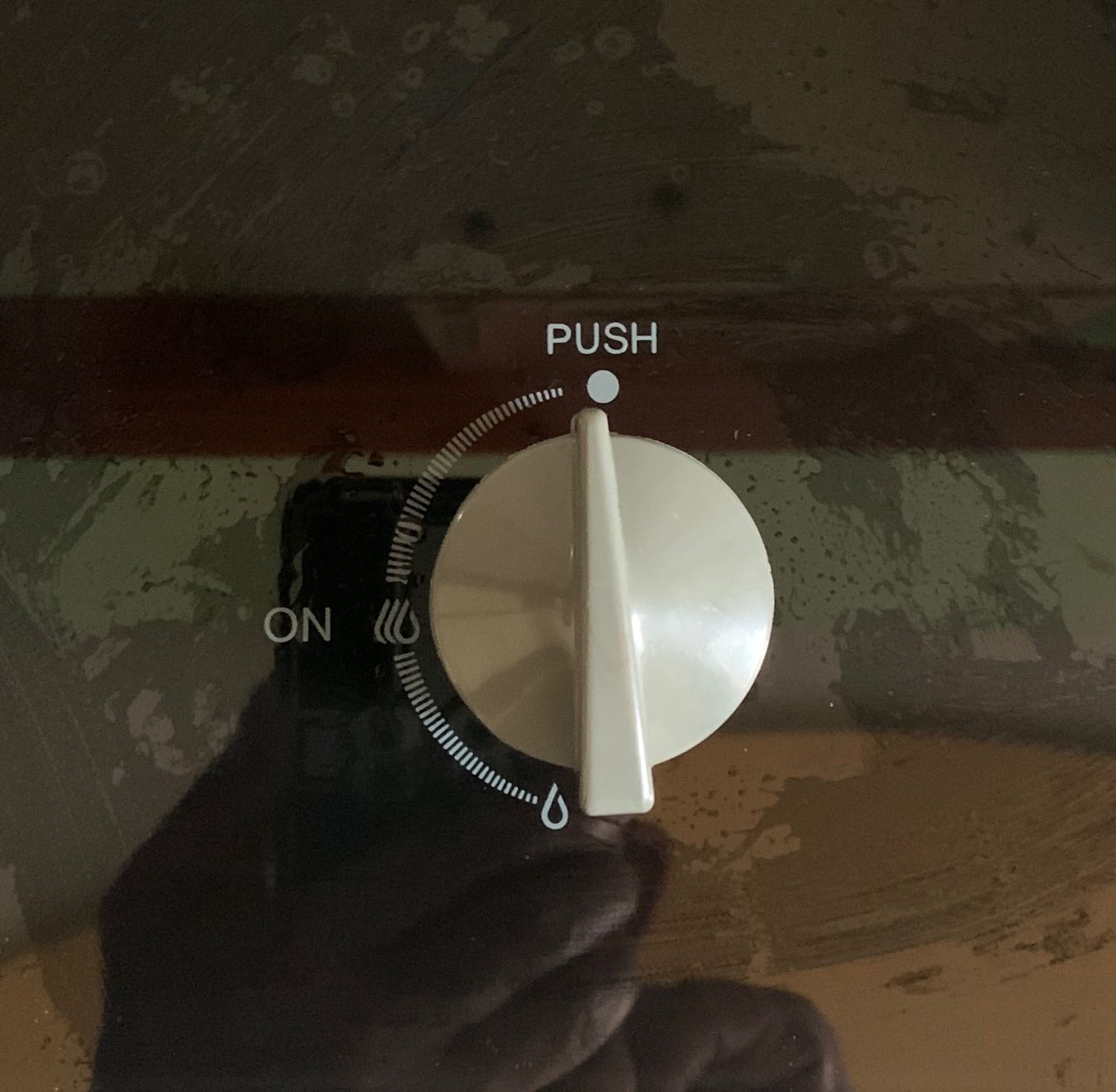 Sản phẩm chưa thực sự hoàn Mỹ, các núm vặn có núm còn lệch nhìn mất thẩm Mỹ, làm cho người sử dụng bị ức chế!