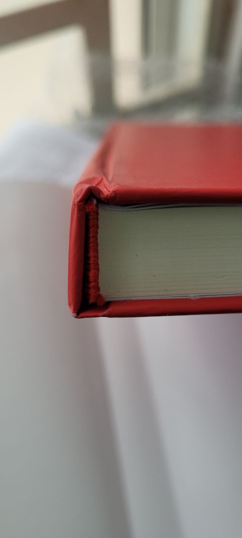 giao hàng chậm, sách móp góc. sách bị nhiễu keo dính trang hơi nhiều phải dùng dao rọc ra 
không hài lòng lắm