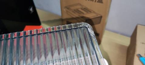 Hàng giao như đúng hẹn. Về sản phẩm thì một cái bị nức mẽ ở một góc, một cái bị bể một góc tuy ko ảnh hưởng đến mục đích sử dụng nhưng nhìn khá mất thẩm mỹ, mình phải lấy keo để dán lại. Nói chung vẫn xài được 👍