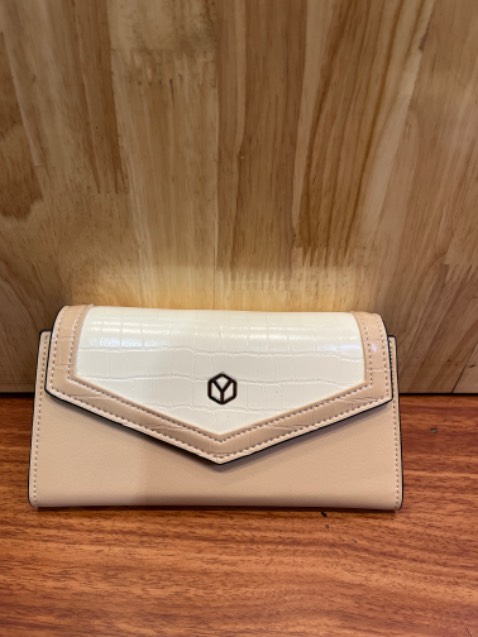 Ta nói mua con ví mà ưng gì đâu á vừa cầm vừa mang nhỏ gọn xinh xắn mấy bà nên mua cái đi nha tiện lắm nha mẫu đẹp shop giao hàng nhanh nữa