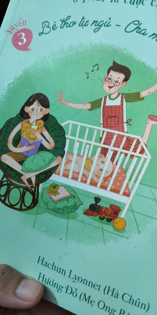 Sách khá cũ và có vết mực, xước, có nếp gấp. Tuy nhiên tôi không quan trọng về hình thức. Chỉ mong Tiki xử lý những lỗi như thế này. Niềm tin là giá trị rất quan trọng.