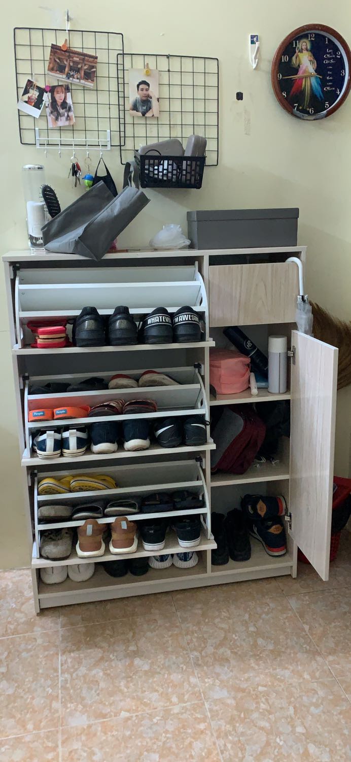 Hộc giầy bỏ bị hẹp nên hoi khoa chịu lúc đóng mở, nếu cần những đôi cổ cao thì nên bỏ tằng giửa thành 1 hộc 2 ngăn thôi