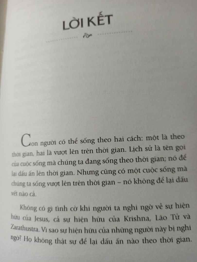sau khi đọc xong quyển này, với mình nó mở ra thế giới của các triết gia, vĩ nhân của Phương Đông lẫn phương tây. Cuốn sách sẽ rất tuyệt nếu bạn muốn tìm hiểu về con đường tâm linh, triết học và sâu sắc về tâm hồn sau khi đọc xong quyển này, với mình nó mở ra thế giới của các triết gia, vĩ nhân của Phương Đông lẫn phương tây. Cuốn sách sẽ rất tuyệt nếu bạn muốn tìm hiểu về con đường tâm linh, triết học và sâu sắc về tâm hồn