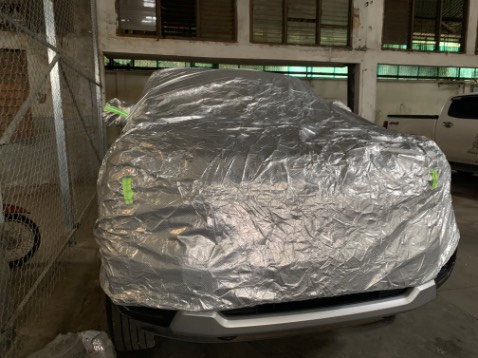 Bạt mua size lớn nhất cho xe Ford Ranger, nhưng chỉ vừa phần đầu, phàn đuôi ko vừa, phải mở khoá bên hông ra nhưng vẫn không phủ đc thùng xe, trong khi đó thì chỉ may rất kém, vừa kéo nhẹ đã toạc đường chỉ ở góc (xem hình).