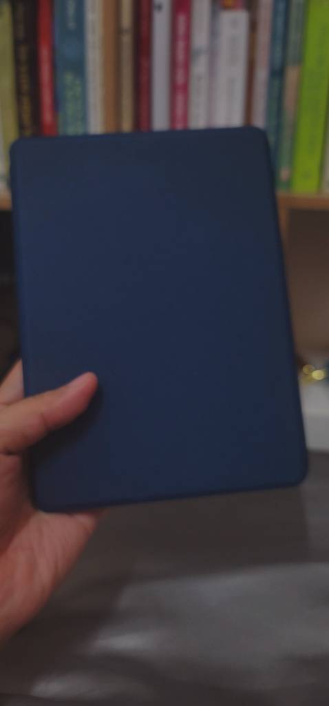 Quá ưng luôn. 
Nỗi đau khổ khi bị mất con kindle ppw4 đã mau chóng bay vèo khi nhận được em ppw5. 
Màn hình màu ấm rất tuyệt vời, máy màu denim cũng rất đẹp và sang. 
Shop gửi tặng cái ốp da màu Denim nữa, đỉnh  ghê. Cám ơn shop tinh tế Quá ưng luôn. 
Nỗi đau khổ khi bị mất con kindle ppw4 đã mau chóng bay vèo khi nhận được em ppw5. 
Màn hình màu ấm rất tuyệt vời, máy màu denim cũng rất đẹp và sang. 
Shop gửi tặng cái ốp da màu Denim nữa, đỉnh  ghê. Cám ơn shop tinh tế