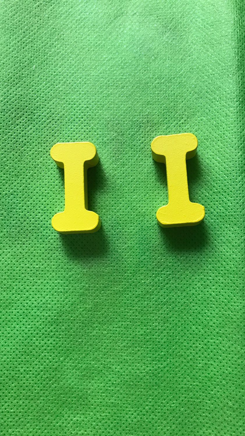 Nhà bán giao nhầm chữ J thành I, thế là bé nhà tôi có 2 chữ I như thế này.