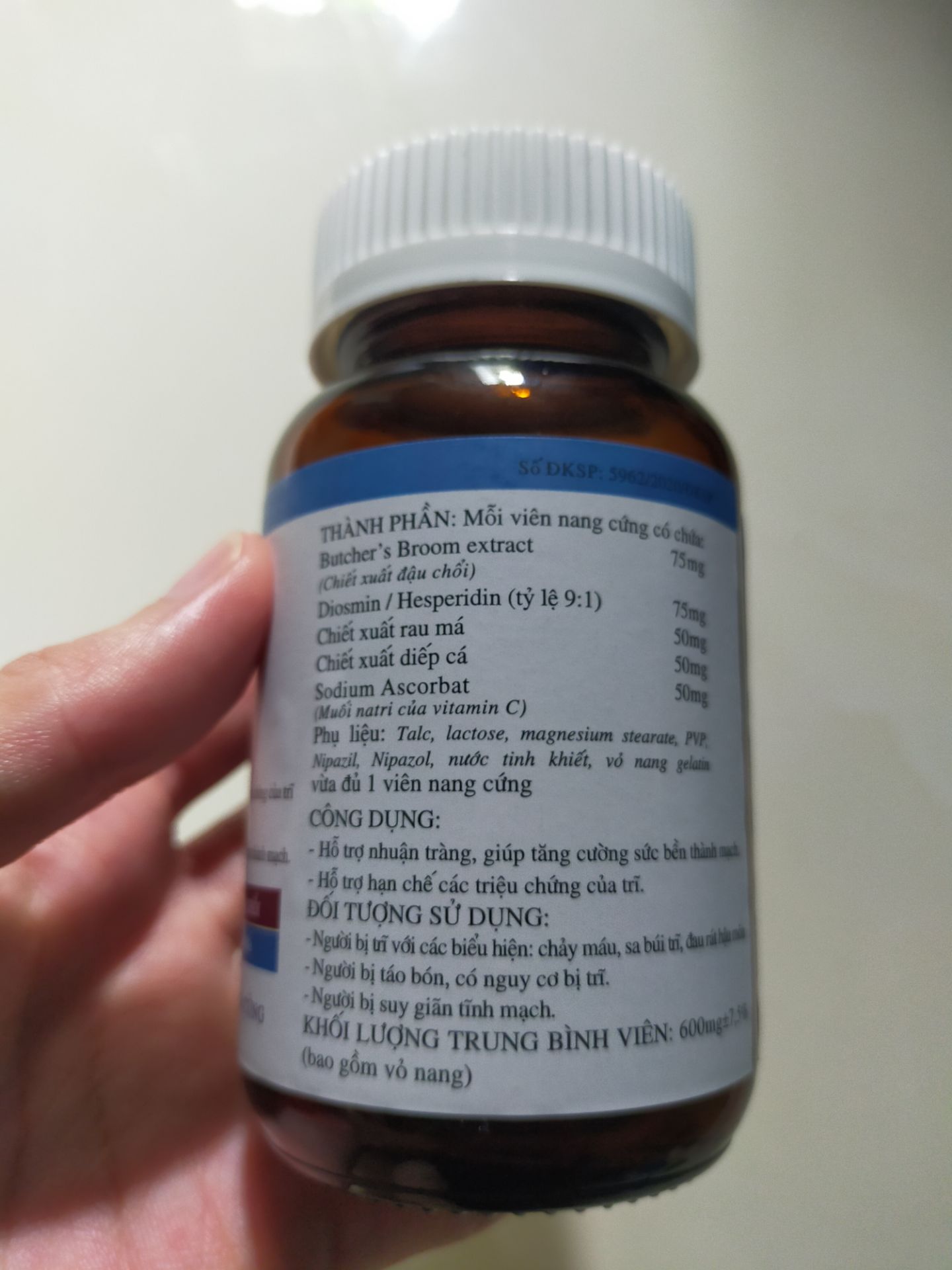 Shop đóng gói kỹ càng. Giao đầy đủ sản phẩm. Hỗ trợ tư vấn cho mình khá tốt. Sau 1 tuần dùng sản phẩm uống thì mình chưa thấy hiệu quả rõ rệt chắc phải dùng thêm, và phần nắp lọ thuốc khá lỏng. Còn kem bôi thì thơm, mát và trơn mượt nha. Kem bôi khá ok. Giao hàng khá nhanh.