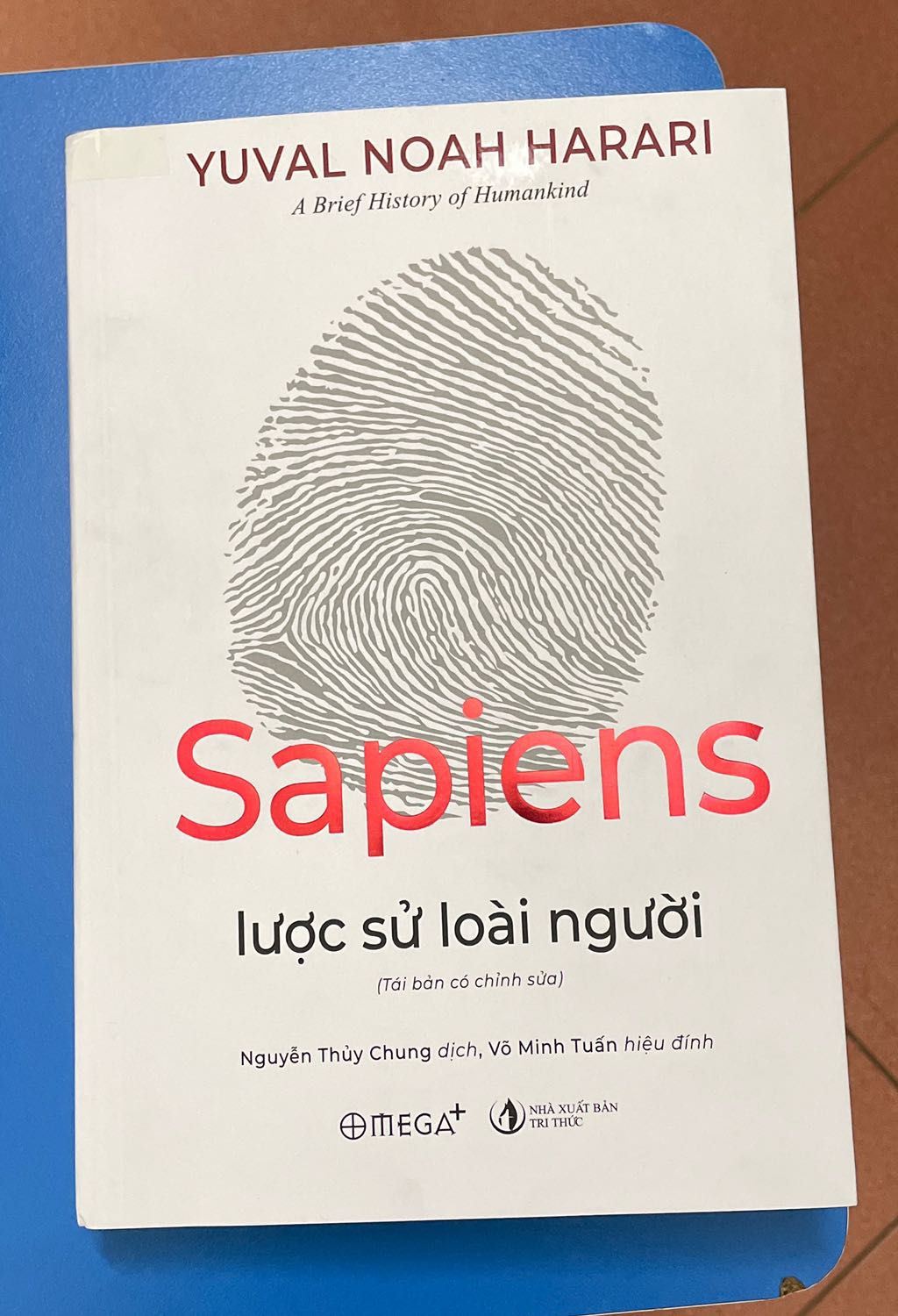 Sách đẹp, bao gói cẩn thận. 
Nội dung sách thú vị. Sách trình bày những khía cạnh vĩ mô, trừu tượng theo một cách dễ hiểu với ví dụ minh hoạ. Chắc chắn sẽ mua thêm những cuốn sách khác của Yuval Noah Harari.