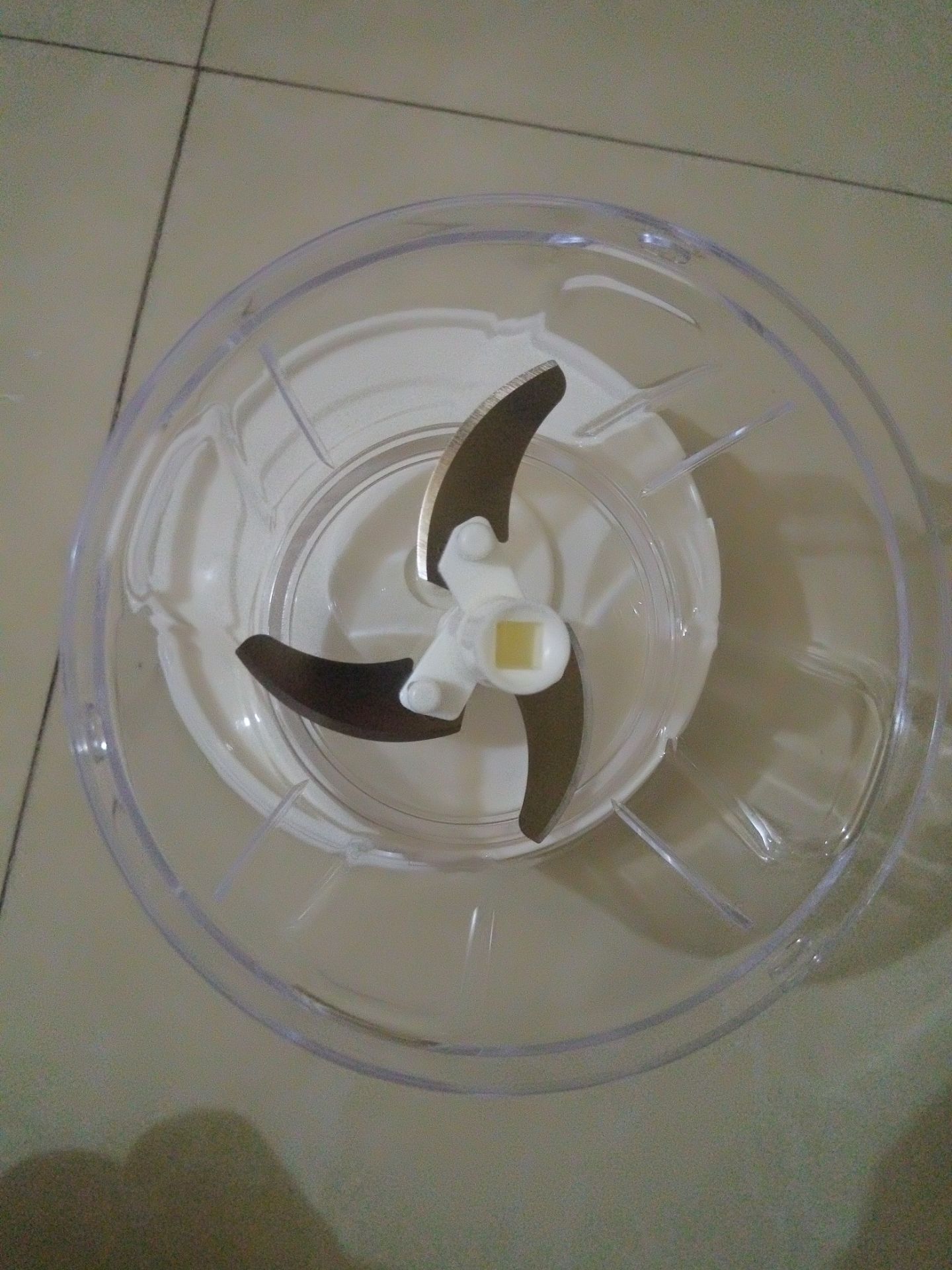 Sản phẩm rất đẹp, chất liệu chắc chắn, không bị móp hay nứt vỡ.