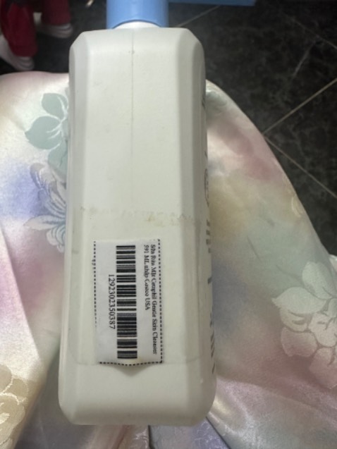 Sản phẩm khá ổn dù sp không có mã code in trên chai,mình cũng không biết sao nữa.