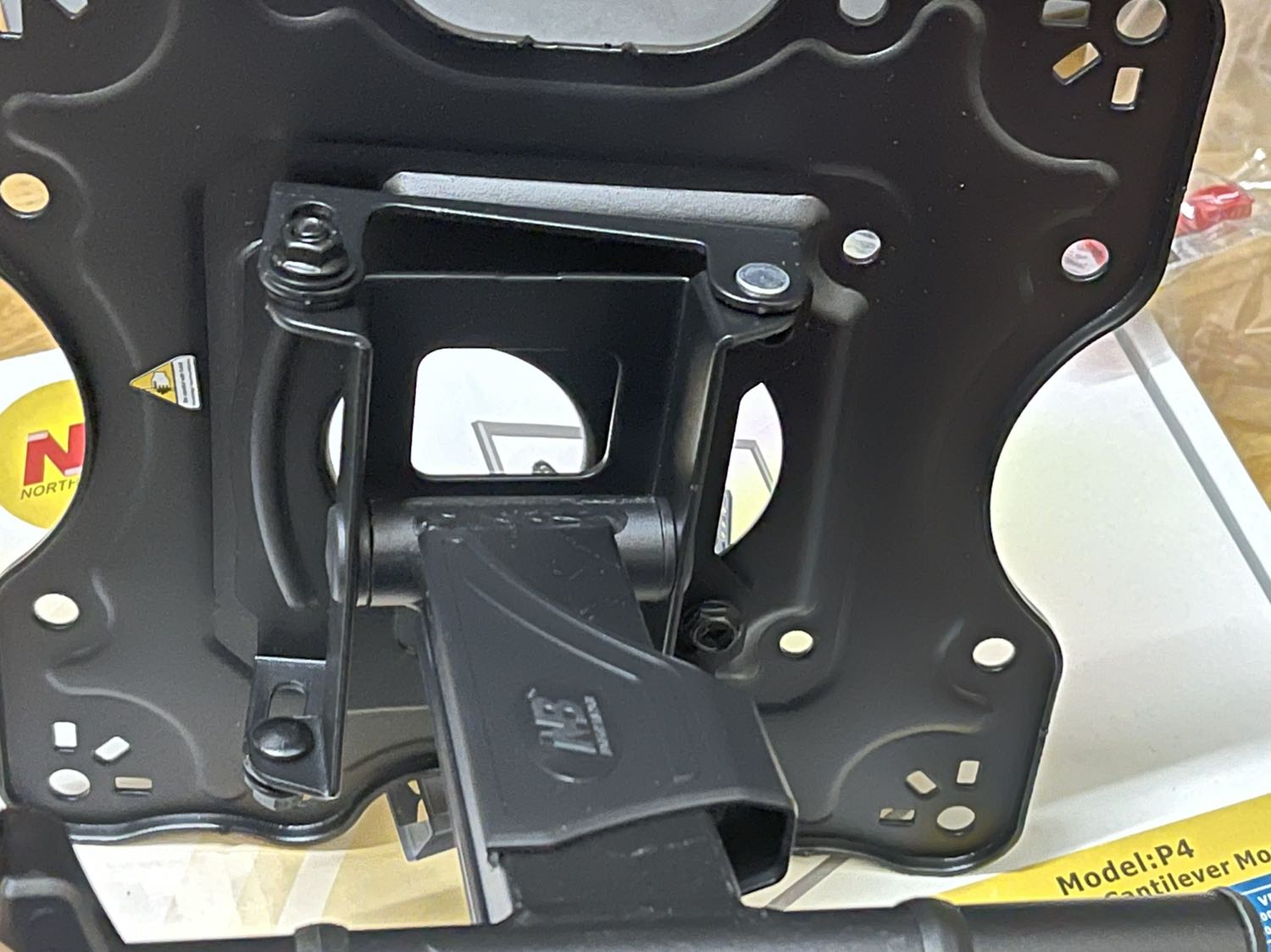 Chưa sài nhưng cảm quan cực kỳ xịn, chắc chắn, gia công sắc nét từng con vít mối hàn, còn được tặng thêm dụng cụ lắp đặt. Quá ngon so với tầm giá