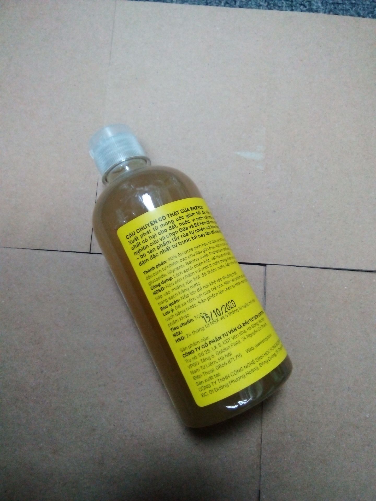 Mình vừa nhận được hàng đúng lúc đang ăn trưa, lấy ra dùng thử luôn. Lần đầu biết đến nước rửa chén hữu cơ, mùi thơm tự nhiên sạch nhanh