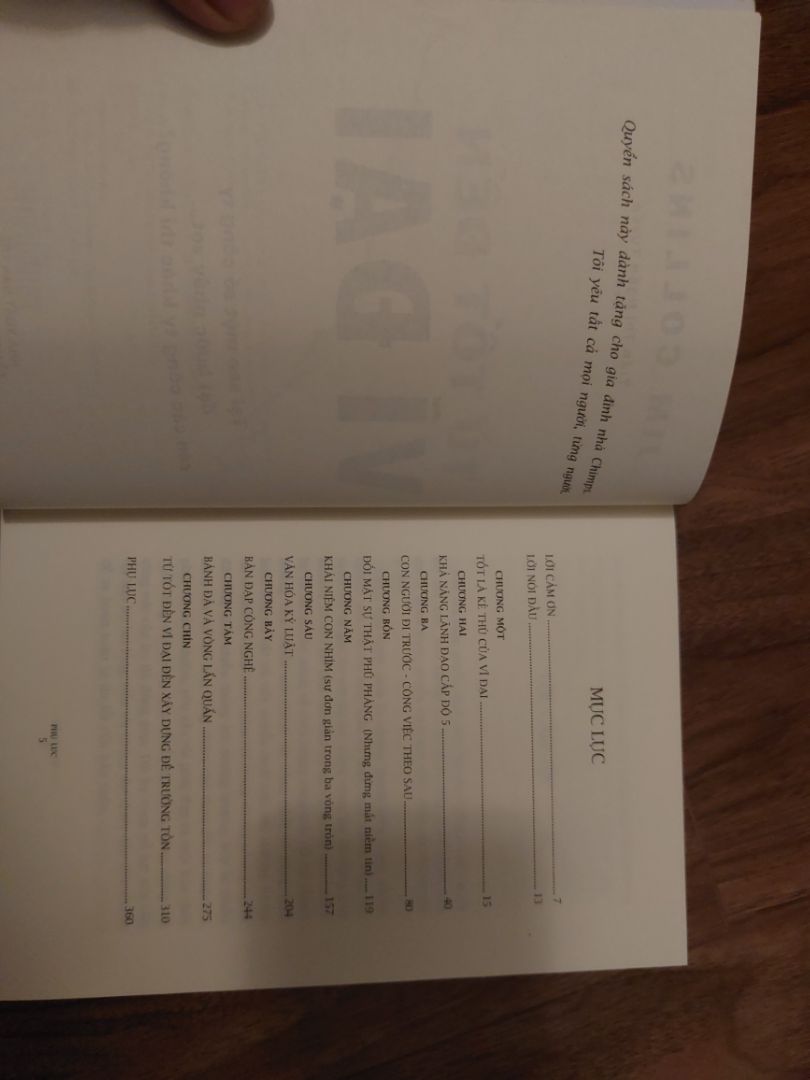 Sách được bọc nilon, in cẩn thận. Chất giấy và gáy sách tốt. Còn về nội dung thì quá chất lượng, mọi thứ được thể hiện rất rõ từ cái tiêu đề cuốn sách. Mình nghĩ là mọi người nên đọc để từ đó có cách nhìn và sự thấu hiểu ý đồ của tác giả theo cách riêng của mình. Và mình có bổ sung thêm thì đây cũng là cuốn sách mà Phạm Nhật Vượng khuyên những người trong tập đoàn của ông nên đọc.
