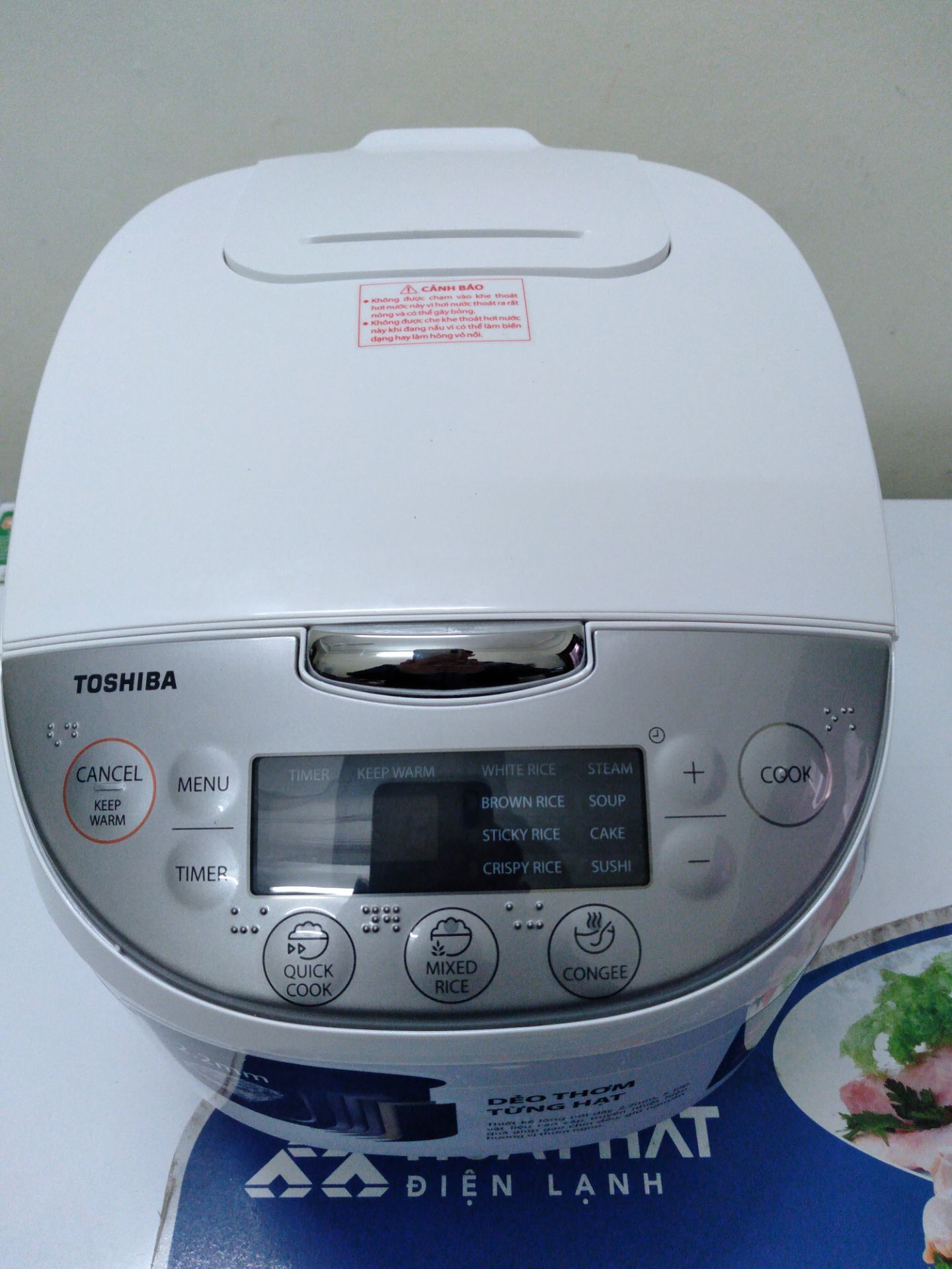 Nồi chắc chắn nấu ngon, nhiều chế độ nấu...Nhược điểm không có khe cắm thìa xới cơm...Nồi trong mỏng nên không giữ nóng được lâu...Dùng tạm... Nồi chắc chắn nấu ngon, nhiều chế độ nấu...Nhược điểm không có khe cắm thìa xới cơm...Nồi trong mỏng nên không giữ nóng được lâu...Dùng tạm...