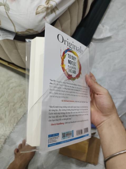 Sách thì ok mà phần bookcare kèm theo nhìn thấy chán