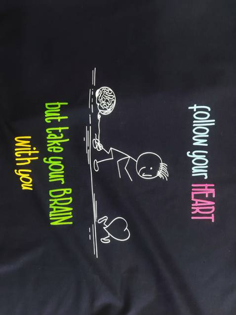 Giao lộn màu nhưng shop đổi lại rất nhanh chóng. Áo đẹp, vẫn cho 5*.