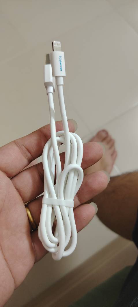 1. Dây nhựa dẻo nên có khả năng dùng 1 thời gian sẽ nứt. 
2. Không vừa chân ốp vì chân nhựa cắm hơi to. Nên phải tháo ốp ra sạc
3. Sạc cắm OK. 
4. Truyền dữ liệu thì chưa tiện check. 
5. Tiki now 9h tối, 9h sáng lấy
6. Giá quá ổn. Free ship. 55k 1 dây mua 2 cái luôn.