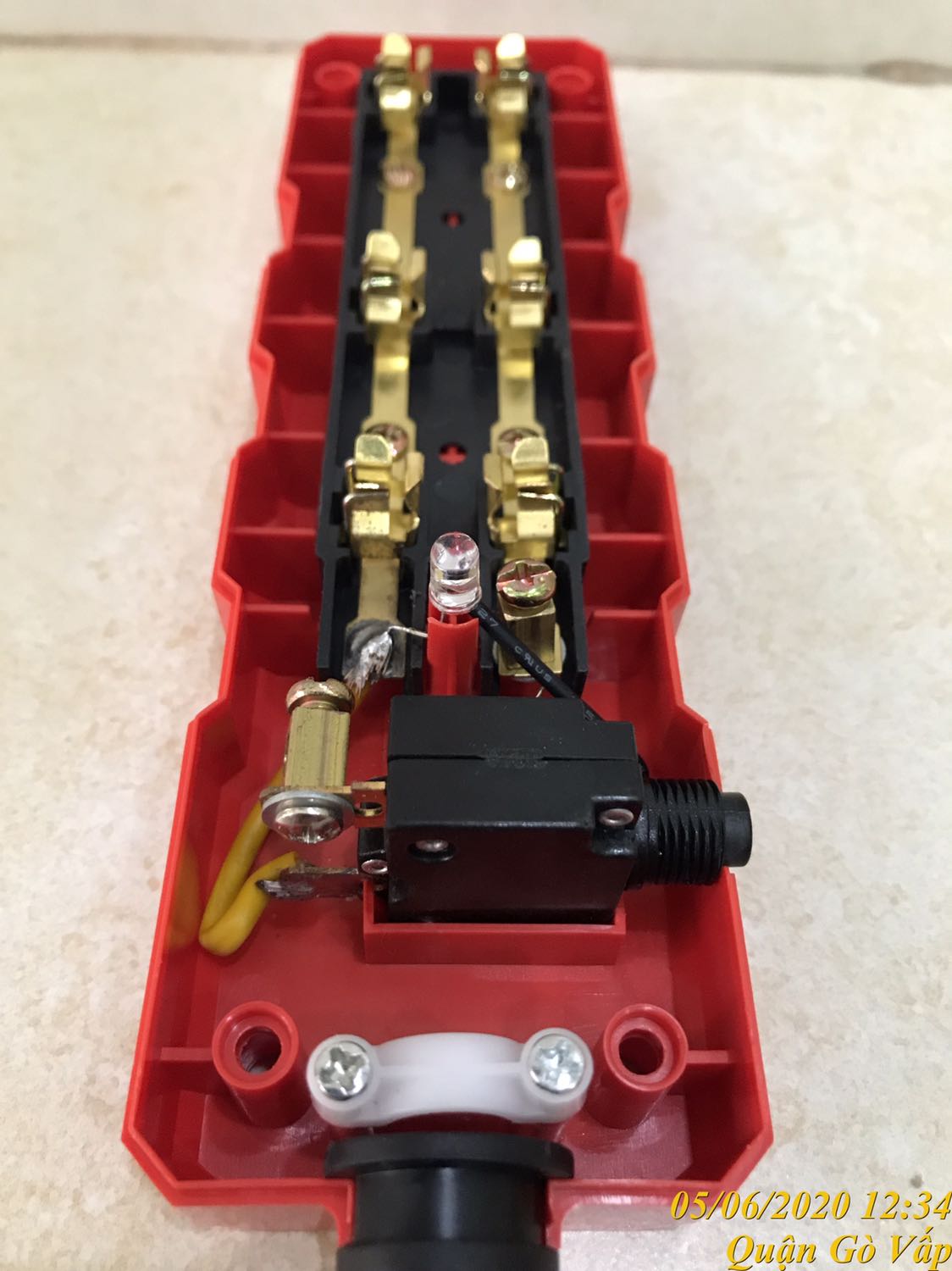 Hàng tương đối tốt. Lá đồng không được dày như mong đợi. Hàng bán 1 đơn được có 1 sản phẩm nên nếu muốn mua 2 - 3 cái thì mất phí  vận chuyển cao quá. Mọi người sẽ chọn cách ra cửa hàng để mua.