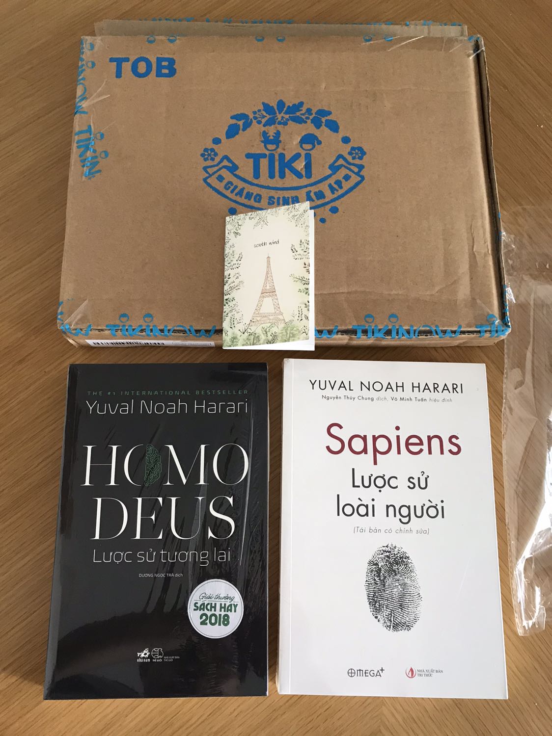 Tiki giao 2 cuốn sách đúng lịch hẹn, nhà cung cấp đóng gói sách cẩn thận, không rõ khâu giữa nhà sách và Tiki giao thế nào mà BookCare bị thiếu và không bọc cho 2 sách lần này? Vì không bọc BookCare, nên đánh giá 4 sao lần này để cải thiện lần sau!