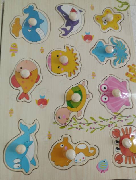 Đầu tiên khen shop là giao chuẩn hình, cái này m rất thích vì m đã thích các mẫu này rồi, chất luợng gỗ ổn, các miếng ghép đc mài mịn, chơi ko lo rằm vào tay con. Trò này cho mấy tấm xong rủ mấy bé nhà hàng xóm chơi cùng con thì ng lớn khỏi cần trông. Mình thấy rất hữu ích luôn ý. Giá cả phù hợp. Tặng shop 5 sao