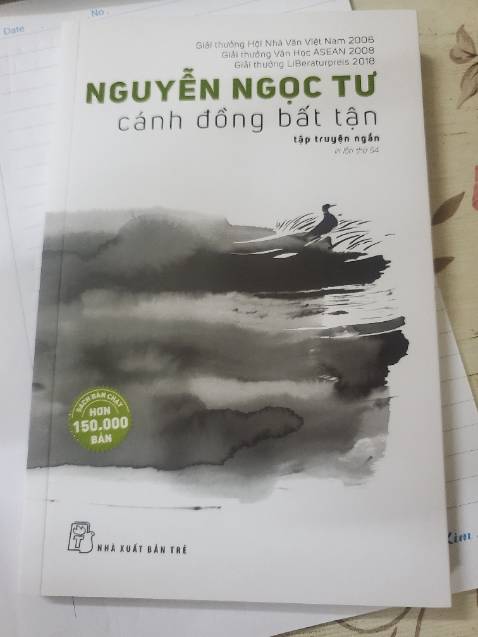 Sách in đẹp, bìa với giấy rất mịn, bọc rất cẩn thận. Nhưng vì để khách chờ lâu nên .... Đùa đấy, giao đúng hẹn, xứng đáng 5 sao