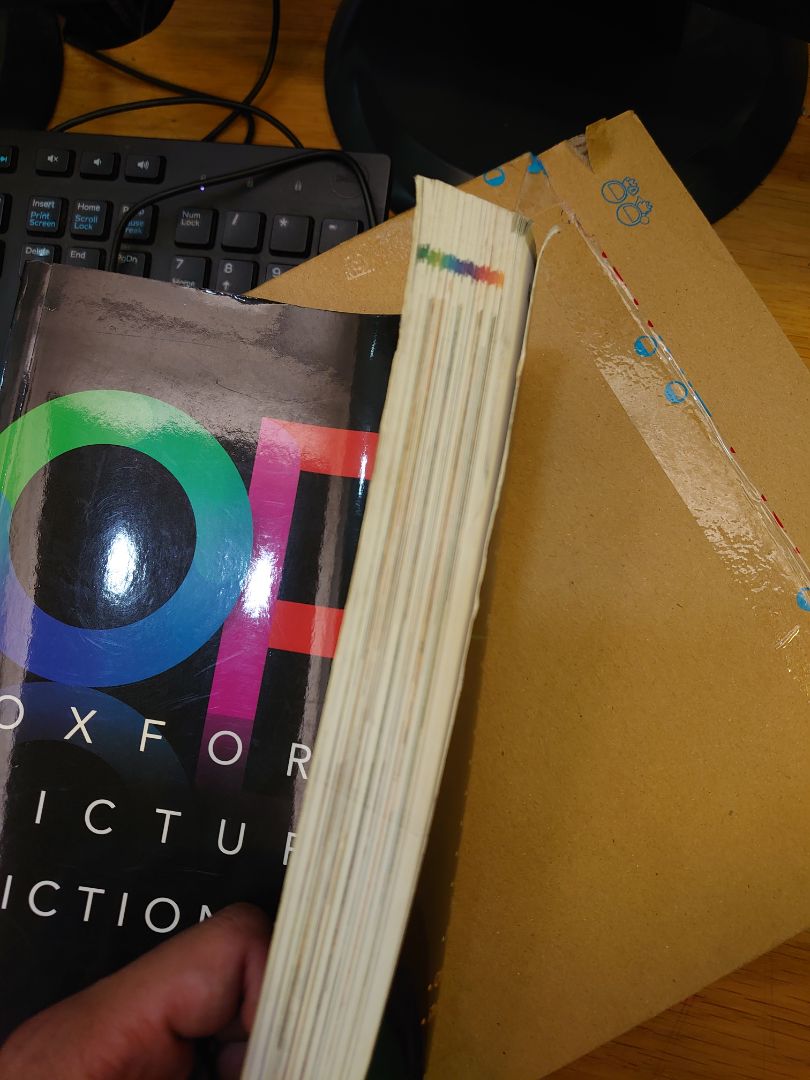 Mình sẽ không viết về nội dung quyển sách mà là tình trạng quyển sách mình nhận được. Rất tệ, như sách cũ đã sử dụng rồi, trầy xước, nhăn góc.