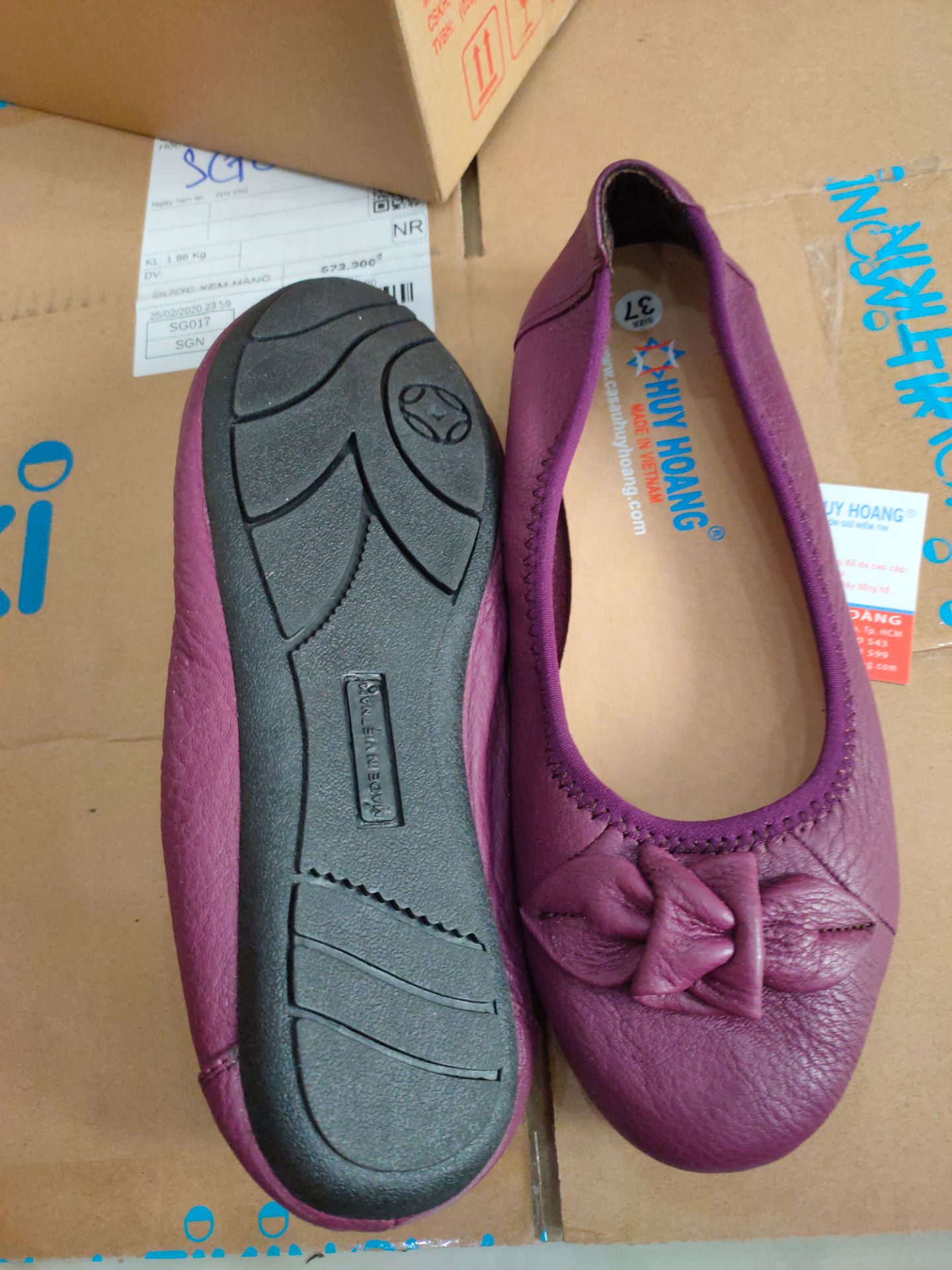 Giày đẹp, mềm , mang rất êm chân. đôi thứ 2 tại shop rồi