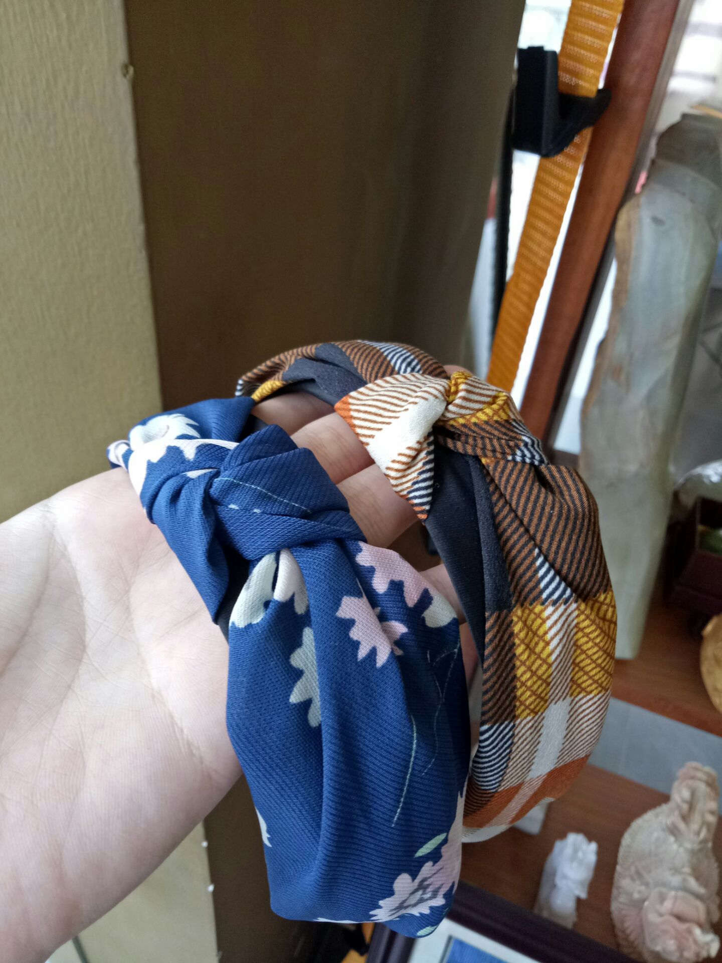 san phẩm đẹp,  tivi giao hàng nhanh,  tuy giao ngẫu nhiên nhưng mình nhận đi 2 màu rất ưng ý