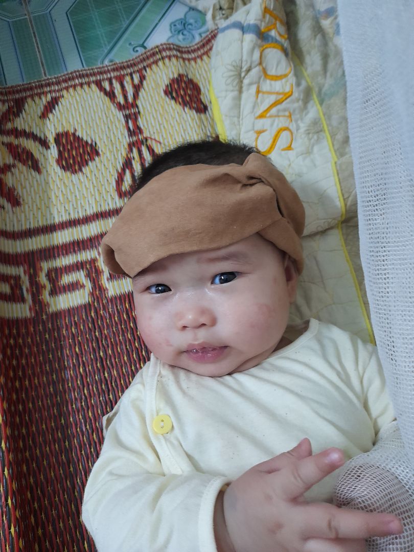 màu hơi xỉn so với ảnh một chút nhưng vẫn ok . giá rẻ mà giao hàng siêu siêu nhanh mẫu nhí của mẹ hi