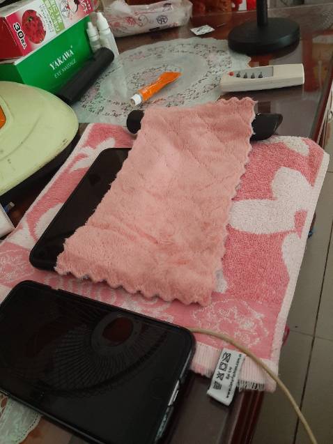 Khăn siêu nhỏ, chỉ lau sên xe đạp hổng biết lau gì đây. Còn để lau bếp thì e là ... dùng tạm.