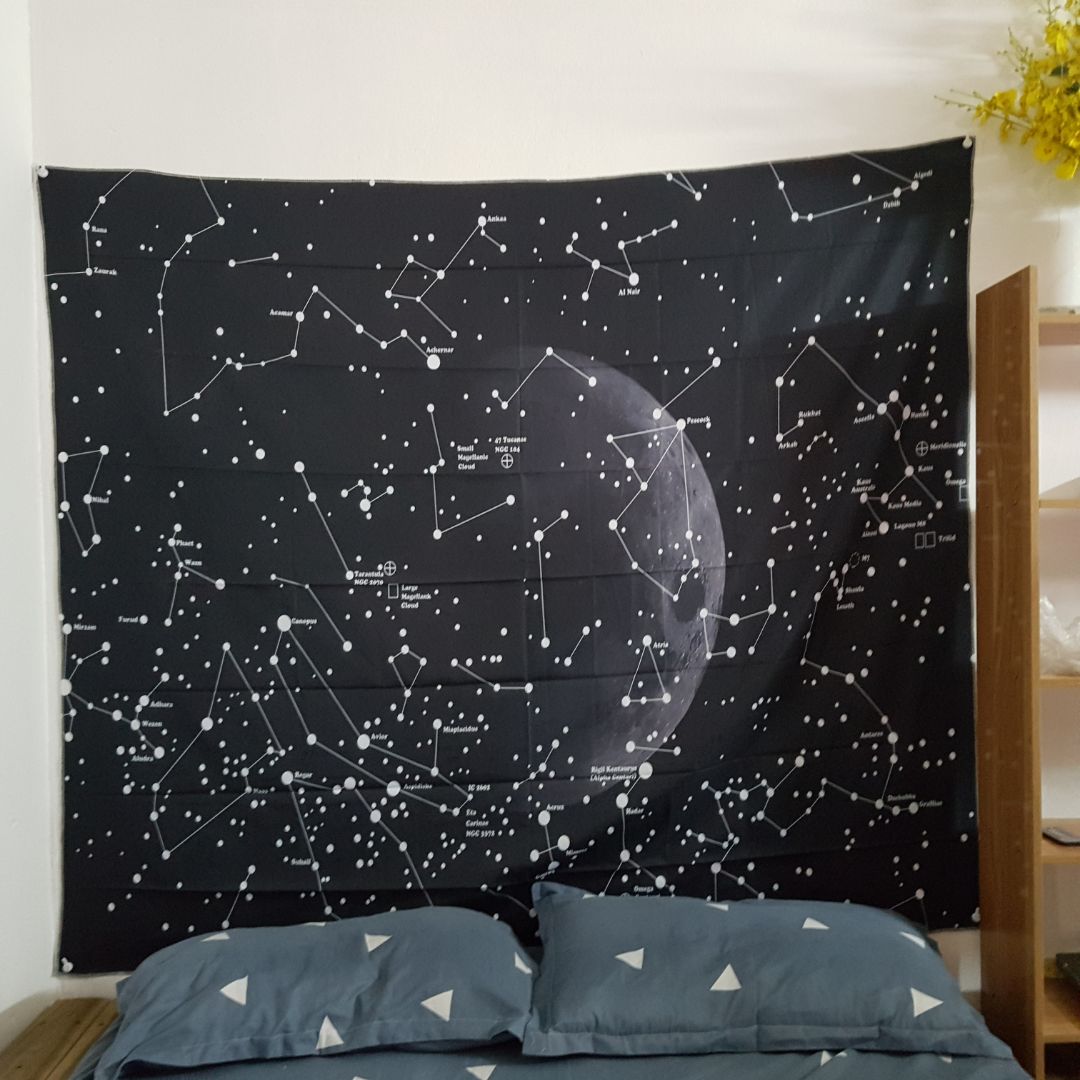 Thảm quá đẹp, vải mềm, không bị xù, mỏng nên dễ treo lên tường, ko bị nặng. Mình treo đầu giường để ngồi dựa xem phim. Treo lên khá dễ. Mình đóng đinh trực tiếp lên 4 góc thảm luôn. Mua kèm cả dây led đom đom của shop nữa. Treo cùng đẹp lung linh luôn. Lần sau có nhu cầu sẽ ủng hộ shop tiếp. Quá đẹp và chất lượng.