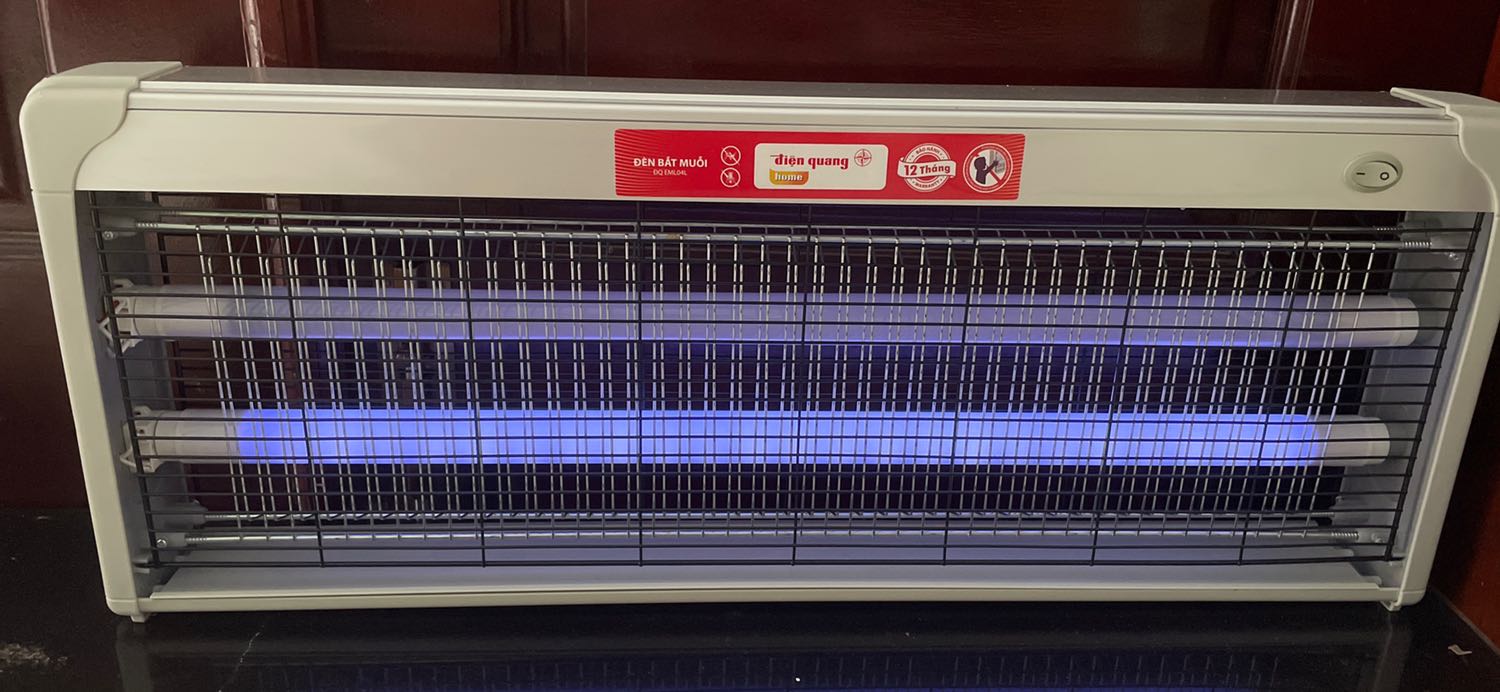 Mới mua về xài được 4 tiếng thì 1 bóng bị hư??? Chất lượng???