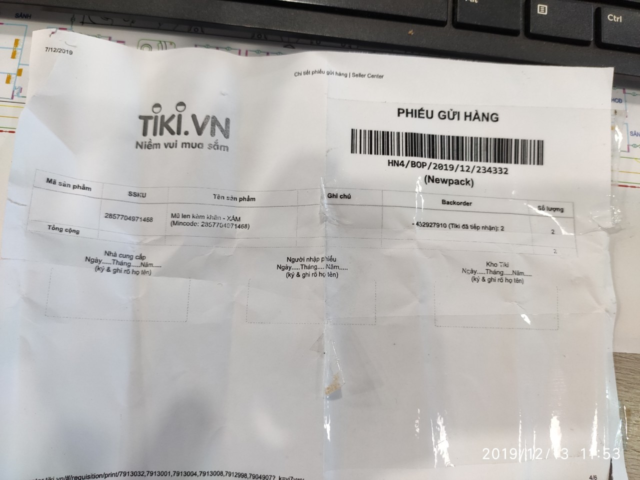 Chất vải xấu, đường may tệ, logo cũ bong tróc dán keo sơ xài, giao hàng 7 ngày mới nhận dc. QUÁ THẤT VỌNG VỀ SHOP Ở TIKI