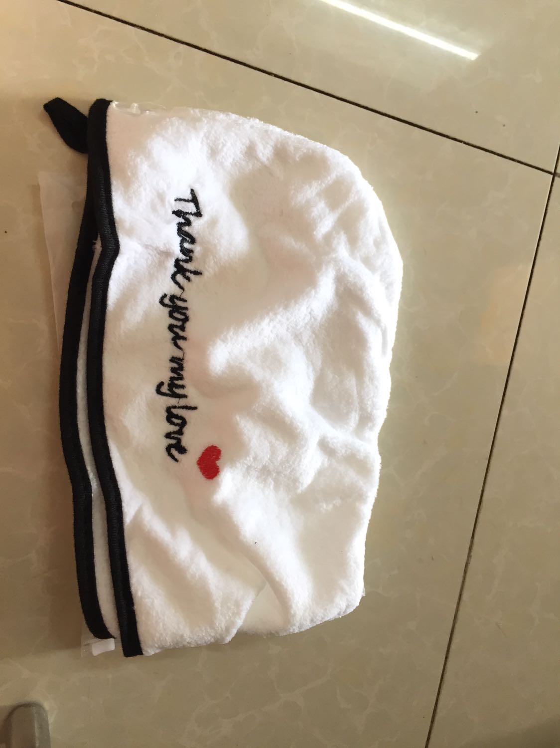 Khăn mỏng nhẹ thấm hút nước cũng khá ổn thôi nha