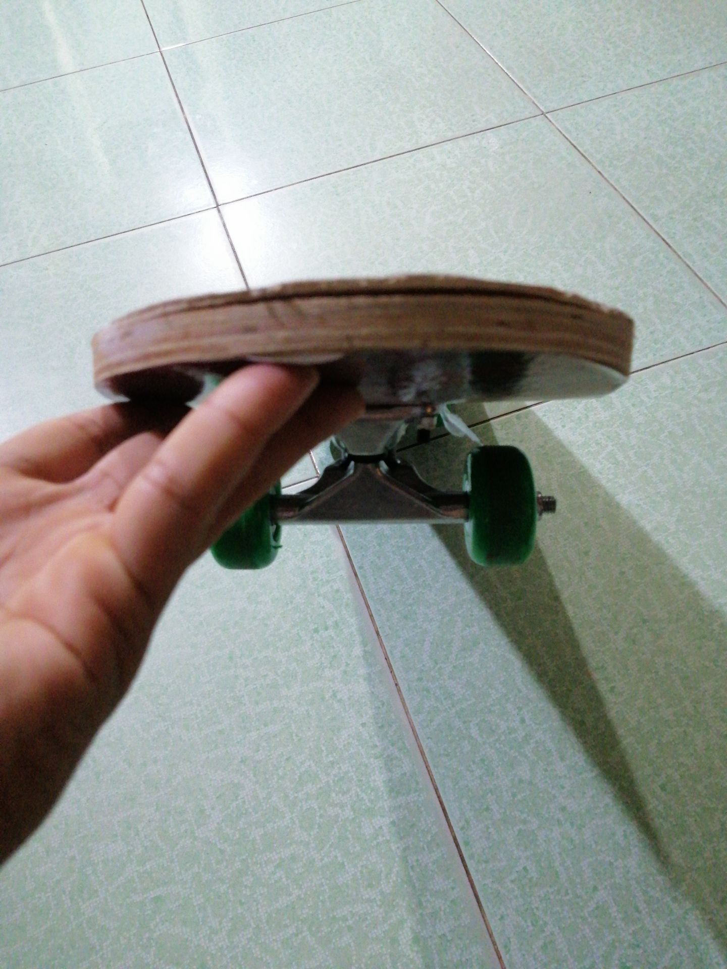 Mới mua, được 1 ngày phần ván ép đã bị hư tróc keo, bông tróc.