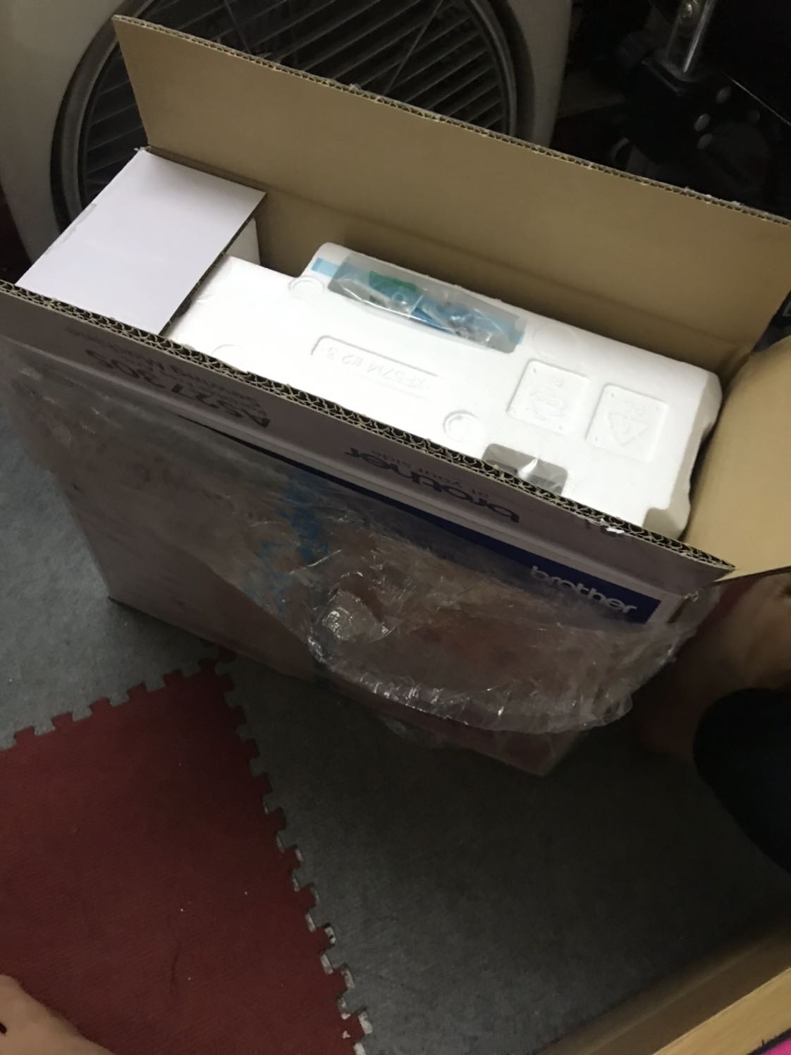 Đã nhận máy hôm nay, dùng thử thấy ok phù hợp với nhu cầu gia đình. Sản phẩm được đóng gói đảm bảo. Hiện chưa có thấy lỗi gì từ sản phẩm. Bộ phụ kiện chụp ko biết đã đủ hết chưa nữa ?