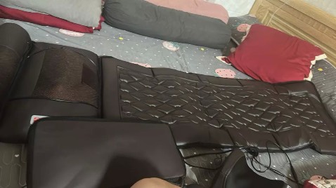 đệm massge mạnh, nằm khoảng 30 phút thấy người khoẻ hơn hẳn, không bị ồn. Phần chân và gối massage dùng rất thích, phần đệm nằm thì khá thoải mái. Mua sale nên được giá hời nữa