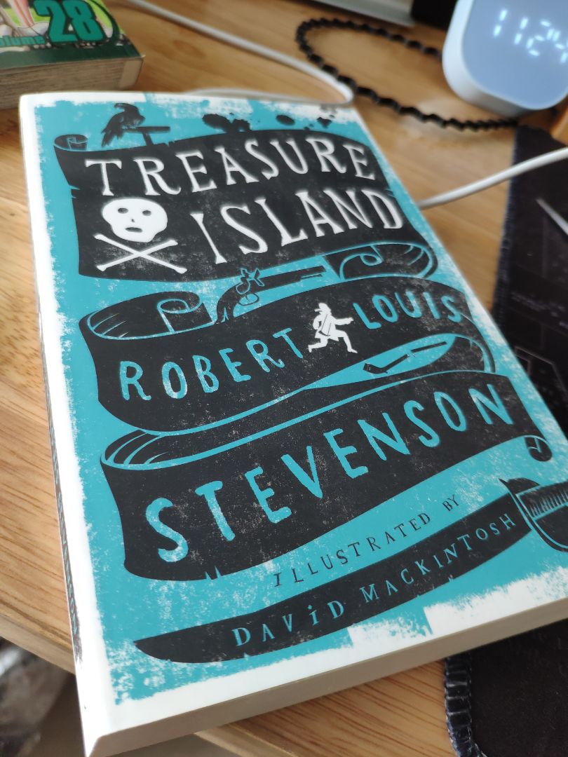 mua khi sale còn 43k, quá hời cho bạn nào mua về đọc nâng cao trình độ tiếng Anh, sách phẳng phiu, chất giấy dày dặn. Nhưng sách hơi bụi, có vết bẩn như kiểu để lâu vậy!