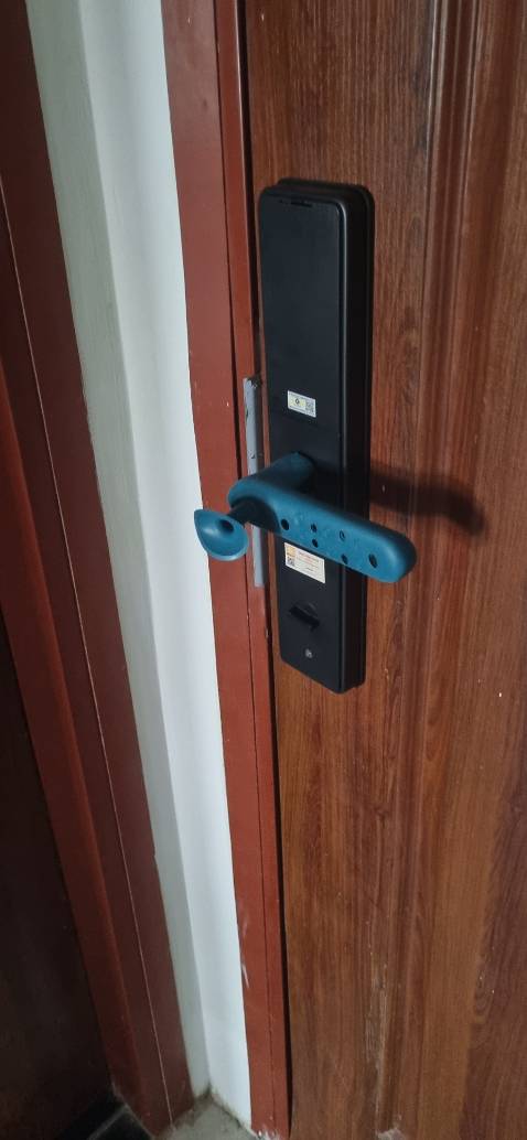 lắp vào hơi khó chút. nhưng vô cùng vừa vặn luôn