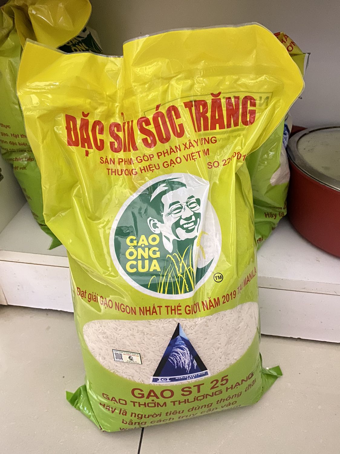 Gạo đúng của ông Hồ Quang Cua. Shop giao hàng rất nhanh, đóng gói cẩn thận! 
Mình đã mua của shop 2 lần rồi. Sẽ tiếp tục ủng hộ trong thời gian tới. Gạo đúng của ông Hồ Quang Cua. Shop giao hàng rất nhanh, đóng gói cẩn thận! 
Mình đã mua của shop 2 lần rồi. Sẽ tiếp tục ủng hộ trong thời gian tới.