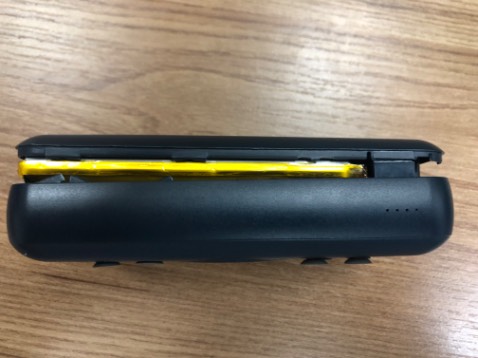 Vừa mới khui hộp cắm sạc thì thấy điện ko vào. Giờ pin bị phù đội nắp lên luôn quá bức xúc