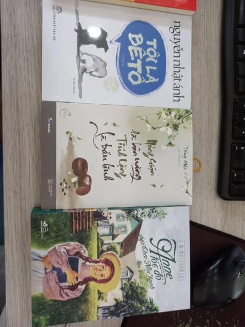 Giao hàng nhanh
Sách mới nguyên
Nhân viên giao hàng lịch sự, nhanh nhẹn.
Chưa đọc chưa nhận xét nối dung được.
Đóng gói chỉ có hộp, ko chèn, may mà ko chuyển xa nên sách ko sứt mẻ gì.