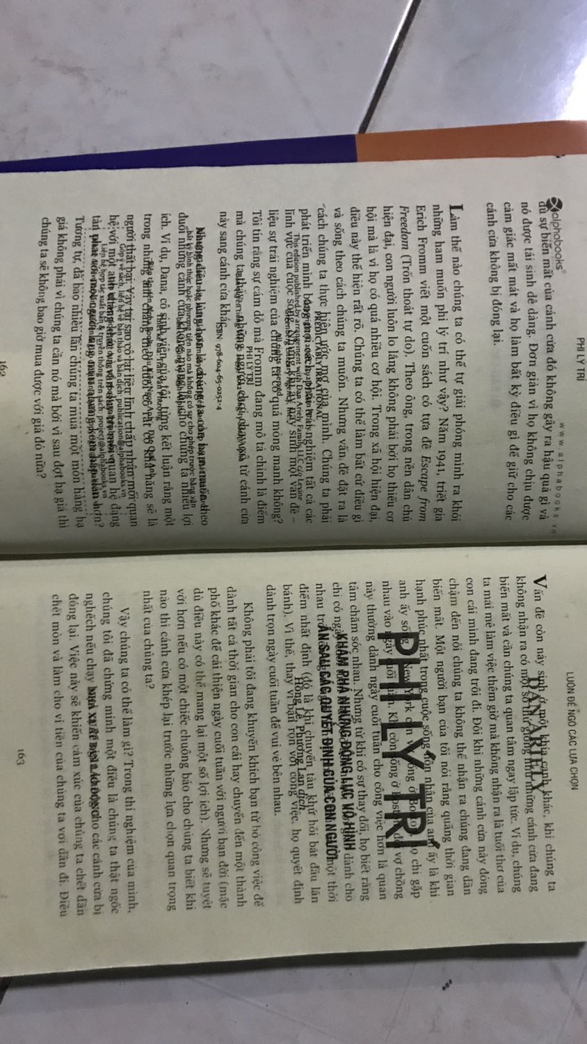 Bìa thì bung sẵn, giấy thì in chồng lên nhau, KHÔNG THỂ ĐỌC ĐƯỢC MẤY TRANG ĐẦU. 
Đề nghị Tiki đổi hàng ngay.